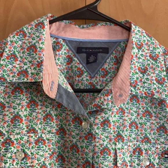 Tommy Hilfiger Medium button down long sleeve shirt. White with floral print - Picture 6 of 8